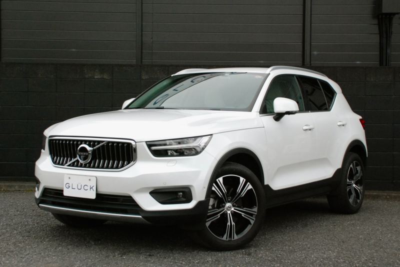 ボルボ XC40 B4 AWDインスクリプション 4WD ワンオーナー ステアリングヒーター ホワイトレザーシート メーカー純正ナビ TV  バックカメラ Harman/Kardon パワーバックドア 360°カメラ VOLVO純正ドライブレコーダー 中古車情報 栃木県 グルック宇都宮  https://www.gluck.bz ...